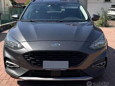 Usata Ford Focus 125 CV (91 kW) 2020 Grigio Station wagon