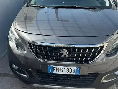 Usata Peugeot 2008 Allure 99 CV (72 kW) 2017 Grigio SUV