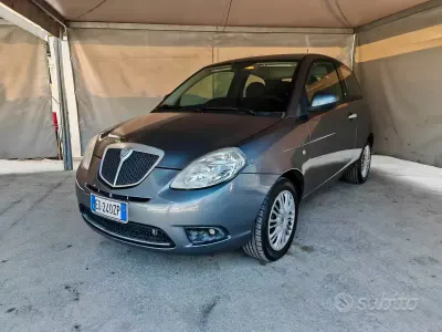 Usata Lancia Ypsilon 90 CV (66 kW) 2011 Grigio Utilitaria