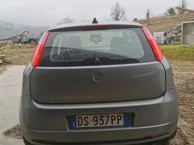 Usata Fiat Grande Punto Dynamic 77 CV (56 kW) 2009 Grigio Utilitaria
