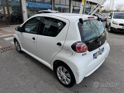 Usata Toyota Aygo Connect Style 82 CV (60 kW) 2013 Bianco Utilitaria