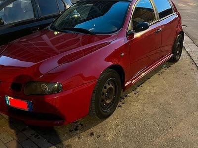 Usata Alfa Romeo 147 116 CV (85 kW) 2002 Rosso Utilitaria