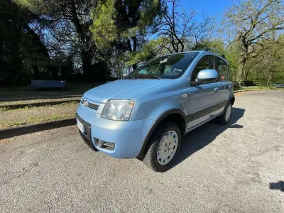 Usata Fiat Panda 4x4 Climbing 60 CV (44 kW) 2010 Blu/azzurro Utilitaria