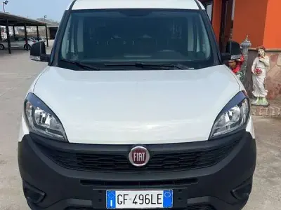 Usata Fiat Doblò 105 CV (77 kW) 2021 Bianco Monovolume