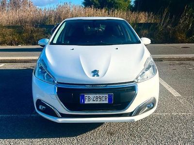 Usata Peugeot 208 Active 82 CV (60 kW) 2015 Bianco Utilitaria
