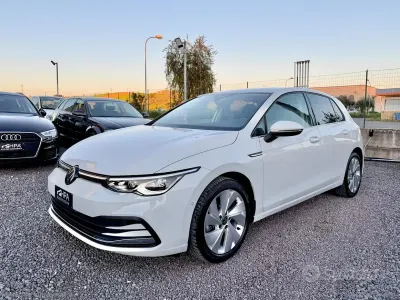 Käytetty VW Golf VII Style 150 HP (110 kW) 2021 Valkoinen Viistoperä