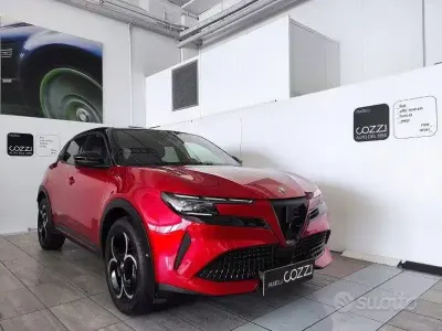 Usata Alfa Romeo Junior Edizione Speciale 61 kW (84 CV) 2025 Rosso SUV