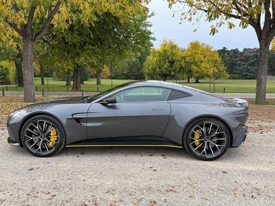 Nuova Aston Martin V8 Vantage 665 CV (489 kW) 2025 Colore non di seriema speciale Coupé