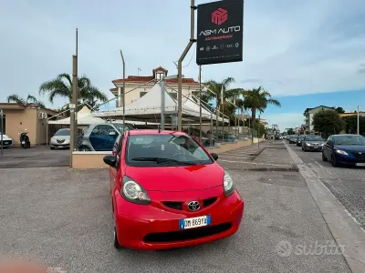 Usata Toyota Aygo 68 CV (50 kW) 2008 Rosso Utilitaria