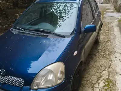 Second-hand Toyota Yaris 75 CP (55 kW) 2003 Albastru Berlinǎ