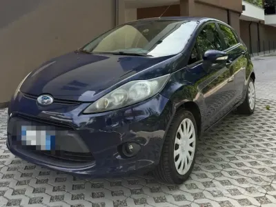 Usata Ford Fiesta 96 CV (70 kW) 2010 Bluazzurro Berlina