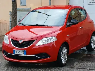 Usata Lancia Ypsilon 69 CV (50 kW) 2016 Rosso Utilitaria