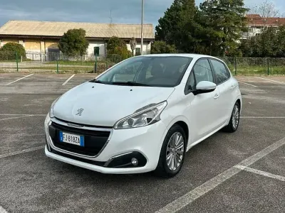 Usata Peugeot 208 82 CV (60 kW) 2017 Bianco Utilitaria