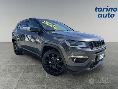 Usado Jeep Compass Night Eagle 120 CV (88 kW) 2018 Gris SUV