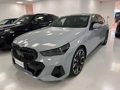 Usata BMW 520 M Sport 197 CV (144 kW) 2025 Grigio Berlina