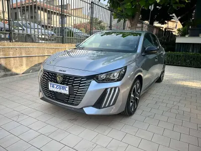 Usata Peugeot 208 Allure 101 CV (74 kW) 2025 Grigio artense Utilitaria