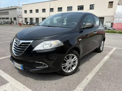 Usata Lancia Ypsilon Gold 69 CV (50 kW) 2013 Nero Utilitaria