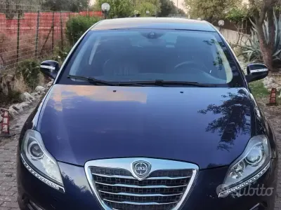 Usata Lancia Delta 120 CV (88 kW) 2014 Blu Utilitaria