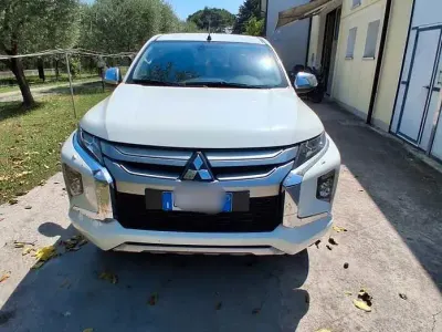 Usata Mitsubishi L200 150 CV (110 kW) 2022 Bianco Pick-up