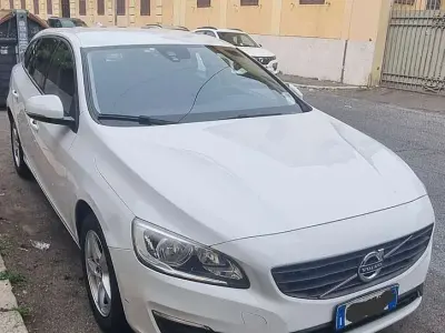 Usata Volvo V60 Kinetic 120 CV (88 kW) 2017 Bianco Station wagon