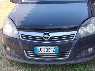 Usata Opel Astra 110 CV (80 kW) 2010 Nero Station wagon