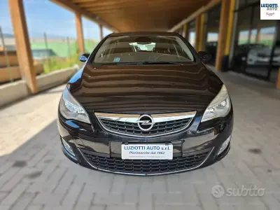 Usata Opel Astra Cosmo 125 CV (91 kW) 2011 Nero Berlina