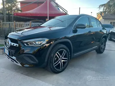 Usata Mercedes GLA200 150 CV (110 kW) 2022 Nero SUV