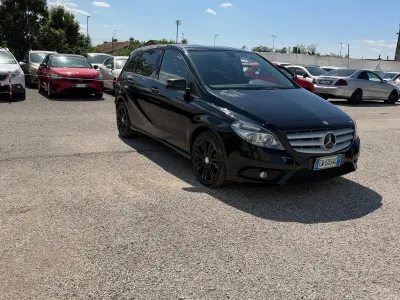 Gebraucht Mercedes B180 Premium 109 PS (80 kW) 2014 Schwarz Van / Kleinbus
