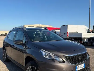Usata Peugeot 2008 Allure 82 CV (60 kW) 2019 Grigio SUV