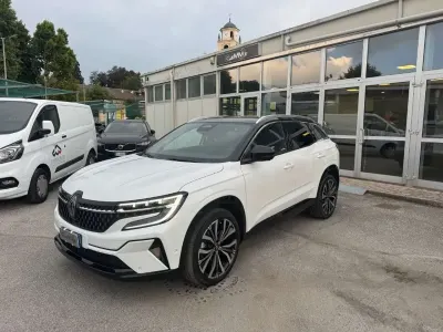 Usata Renault Austral Iconic 131 CV (96 kW) 2023 Bianco SUV