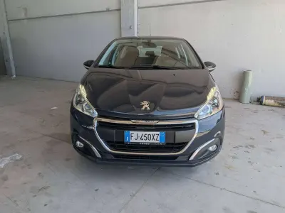 Usata Peugeot 208 Active 82 CV (60 kW) 2017 Nero Utilitaria