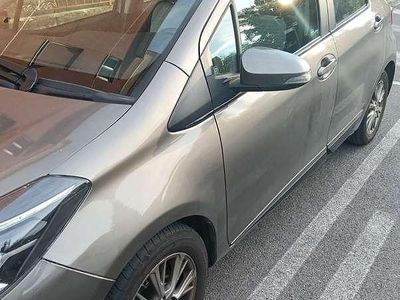 Usata Toyota Yaris Hybrid Active 73 CV (53 kW) 2017 Grigio Berlina