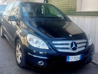 Usata Mercedes B200 140 CV (102 kW) 2009 Nero Monovolume