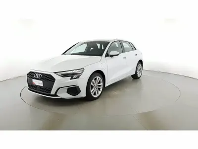 Usata Audi A3 Sportback e-tron Business 204 CV (150 kW) 2023 Bianco ghiaccio metallizzato Utilitaria