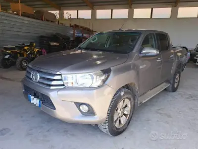 Begagnad Toyota HiLux Lounge 150 HK (110 kW) 2019 Grå Pickup