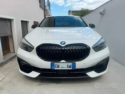 Usata BMW 118 Sport Line 150 CV (110 kW) 2021 Bianco Utilitaria