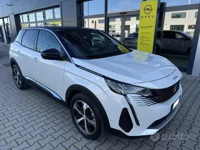 Begagnad Peugeot 3008 Allure 131 HK (96 kW) 2023 Vit SUV