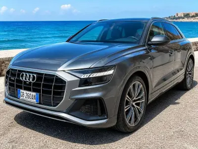 Usata Audi Q8 Sport 286 CV (210 kW) 2020 Argento SUV