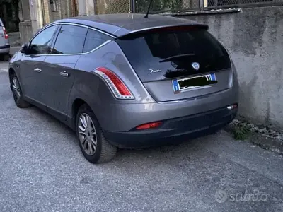 Usata Lancia Delta 120 CV (88 kW) 2011 Utilitaria