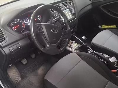Usata Hyundai i20 100 CV (73 kW) 2019 Bianco Utilitaria