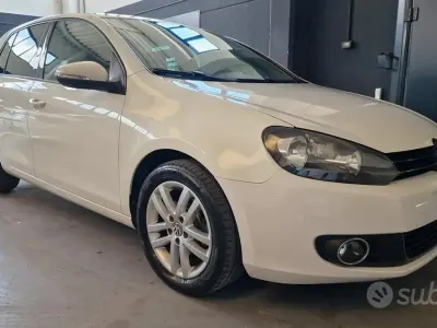 Usata VW Golf VI Comfortline 102 CV (75 kW) 2010 Bianco Utilitaria