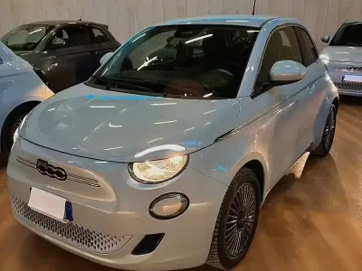 Usata Fiat 500e Icon 42 kW (58 CV) 2021 Blu Berlina