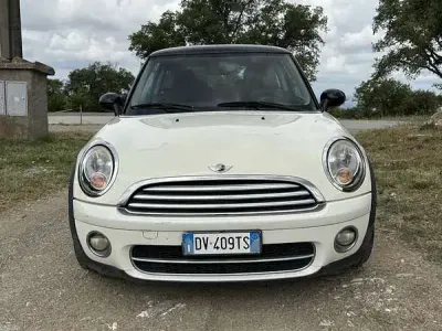 Usata Mini Cooper D 109 CV (80 kW) 2009 Bianco Utilitaria