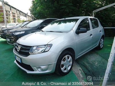 Usata Dacia Sandero Lauréate 75 CV (55 kW) 2016 Argento Berlina