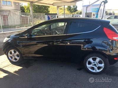 Usata Ford Fiesta 96 CV (70 kW) 2010 Nero Utilitaria