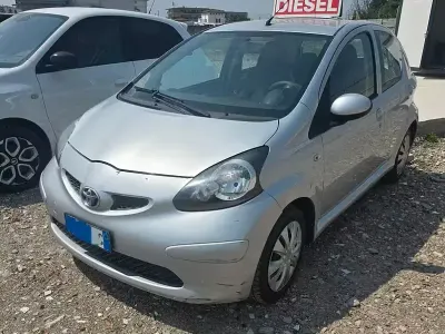 Usata Toyota Aygo Sol 55 CV (40 kW) 2009 Grigio Utilitaria