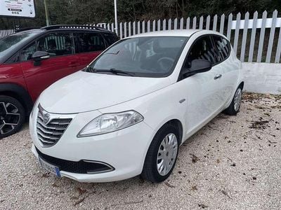 Usata Lancia Ypsilon Platinum 69 CV (50 kW) 2013 Bianco Utilitaria
