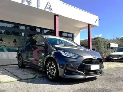 Usata Toyota Yaris Hybrid Trend 92 CV (67 kW) 2022 Grigio Berlina