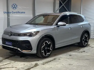 Usata VW Tiguan R-line 150 CV (110 kW) 2024 Dolomite silver metallizzato SUV