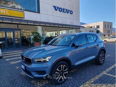 Usata Volvo XC40 Momentum 163 CV (119 kW) 2019 Argento SUV